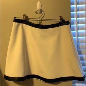 Banana Republic White Circle Skirt w/black trim